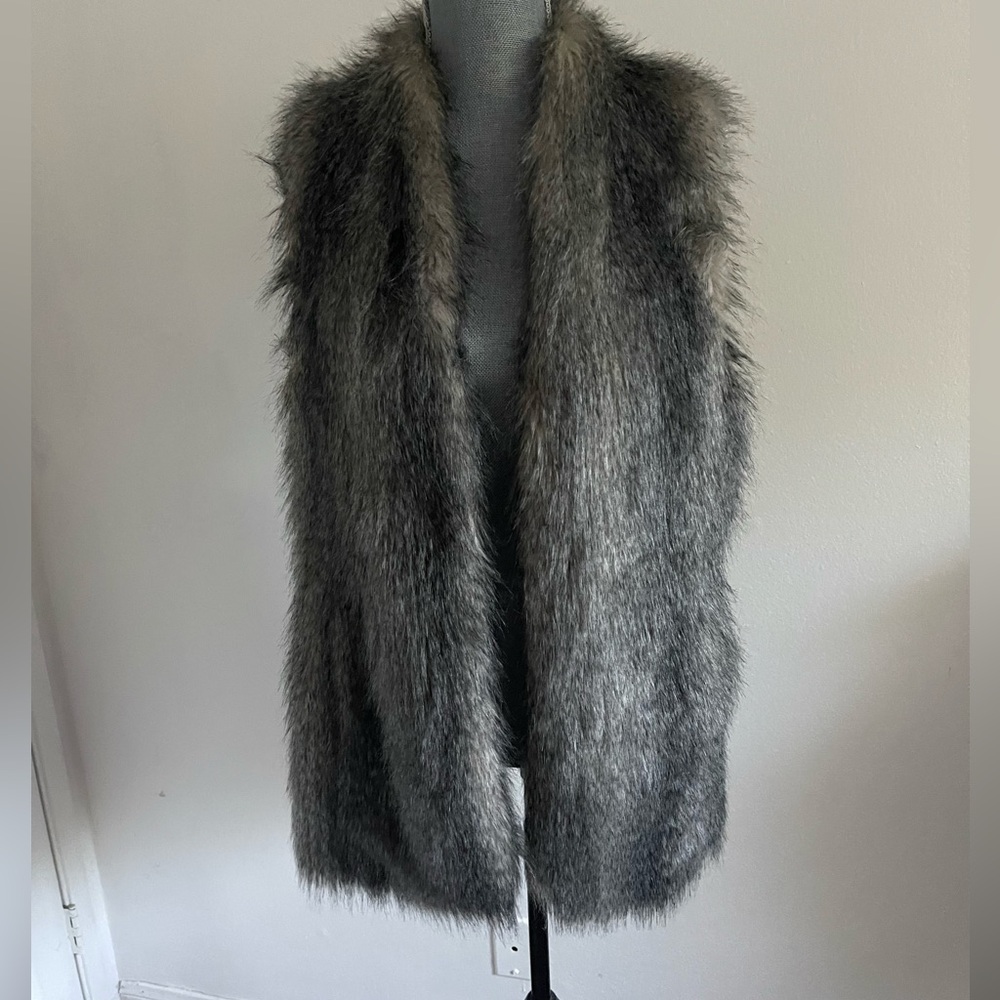 Express Faux Fur Vest. Size Small - Picture 1 of 15